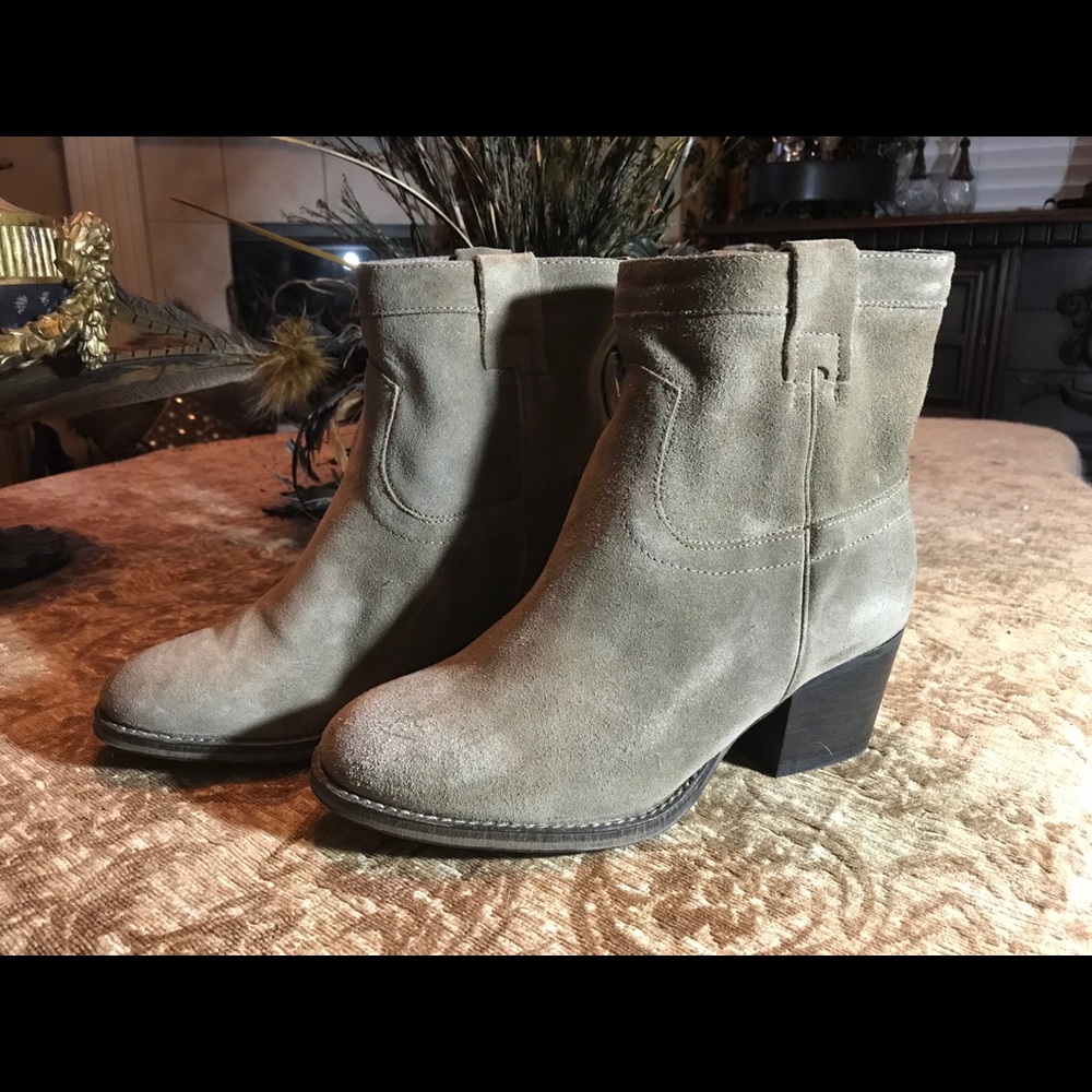 STEVE MADDEN SHAKER SUEDE BOOTIES TAN SiZE 6.5
